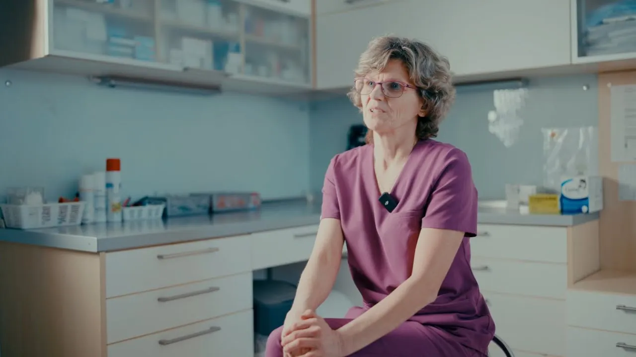 MVDr. Gabriela Hazlingerová v ordinácii – záber z videa